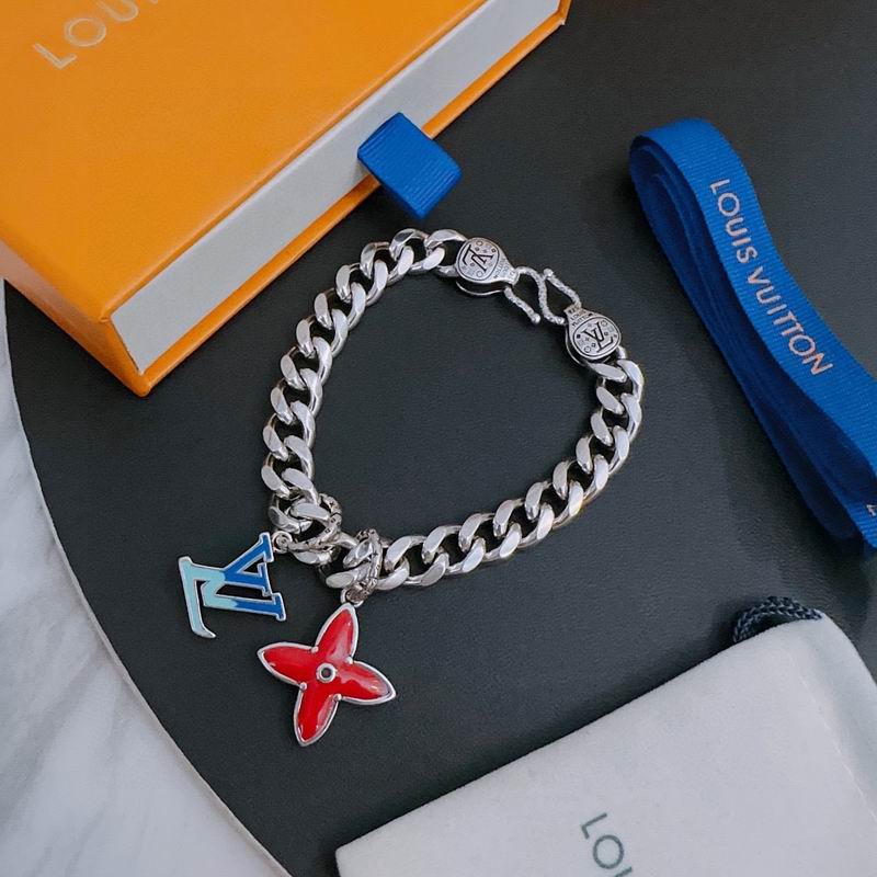 LV Bracelet 02lyr13